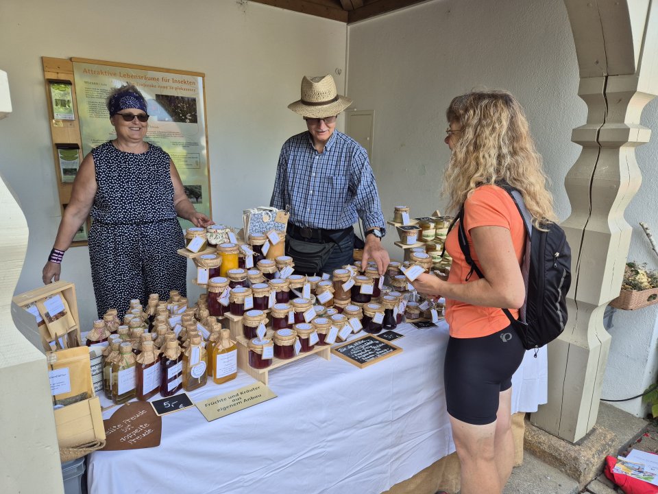20250817 marktstand Klostergarten